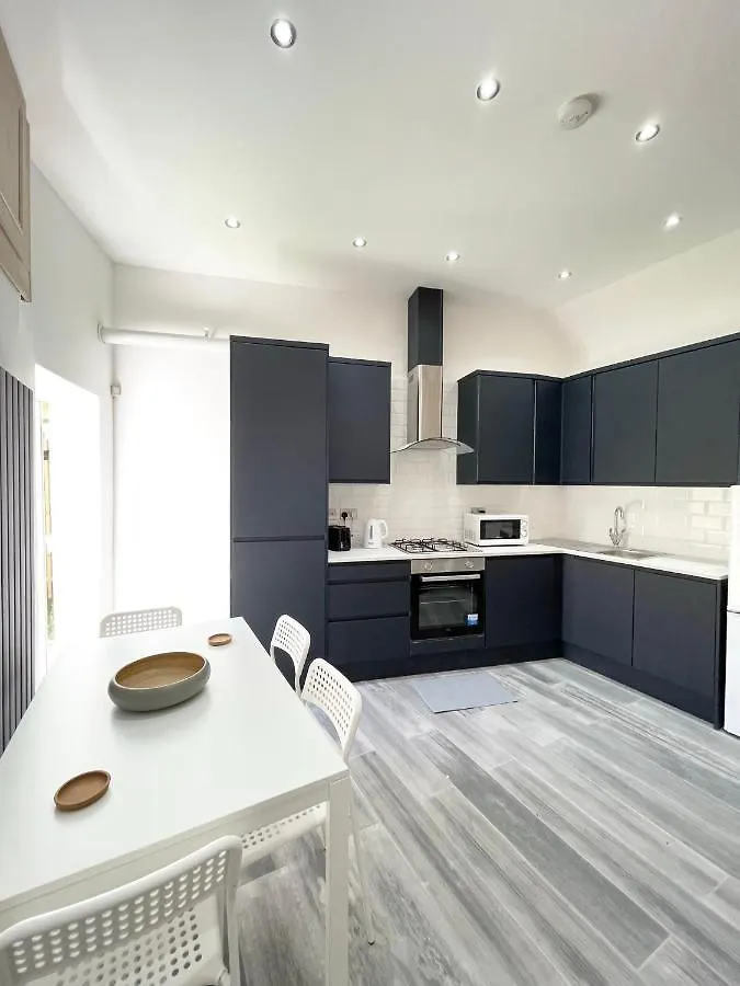 Lovely 4 Bed Apartment Perfect For Families! London 0*,  United Kingdom