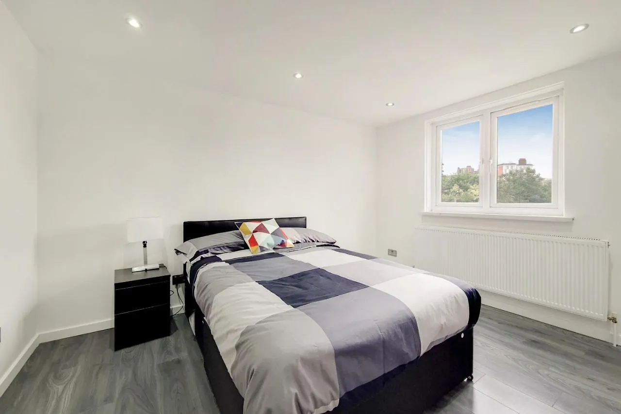 Lovely 4 Bed Apartment Perfect For Families! London