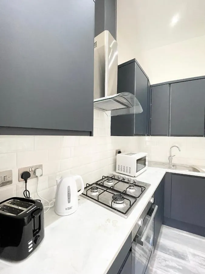Lovely 4 Bed Apartment Perfect For Families! London