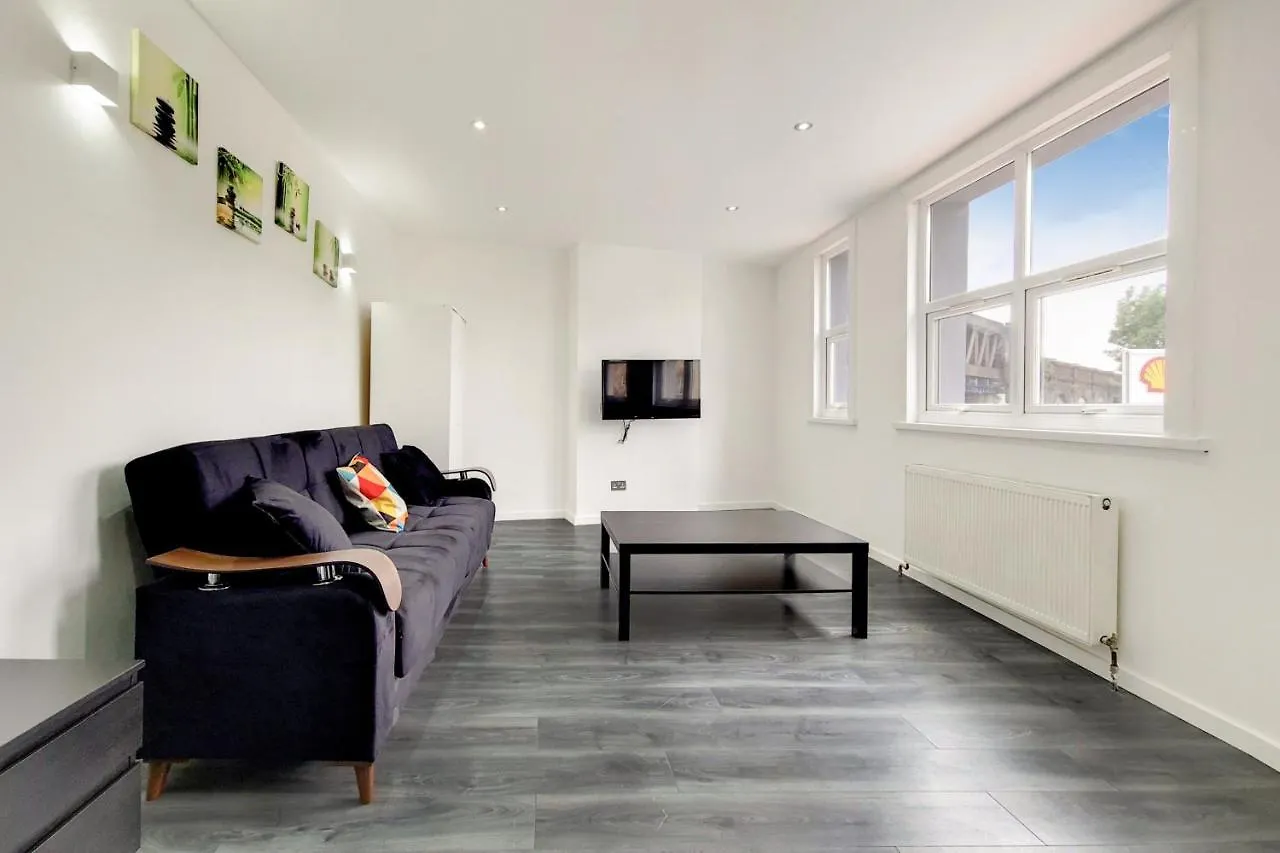 Lovely 4 Bed Apartment Perfect For Families! London